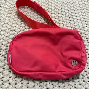 lululemon everywhere belt bag